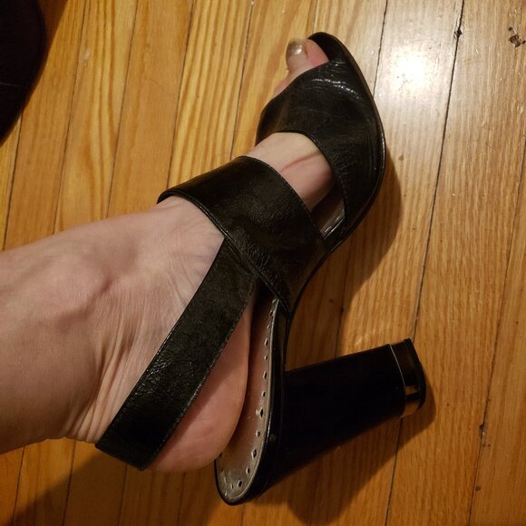 BCBGirls Heeled Black Leather Sandal Size 39 - Picture 5 of 6